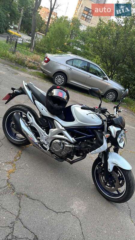 Мотоцикл Без обтікачів (Naked bike) Suzuki Gladius 400 2010 в Києві