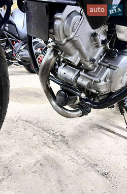 Мотоцикл Спорт-туризм Suzuki Gladius 650 2010 в 