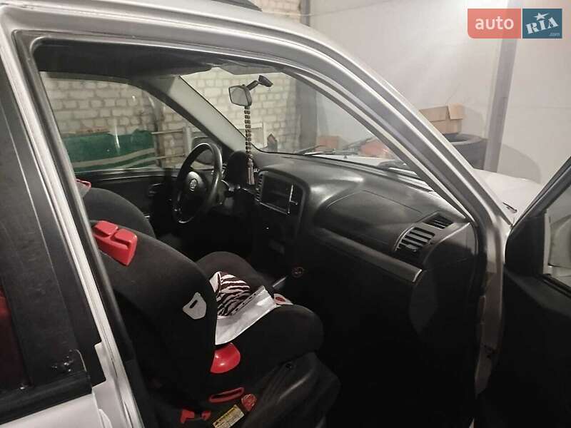 Внедорожник / Кроссовер Suzuki Grand Vitara 2003 в Конотопе