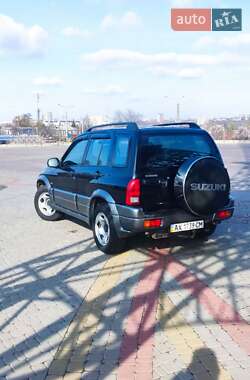 Позашляховик / Кросовер Suzuki Grand Vitara 2005 в 