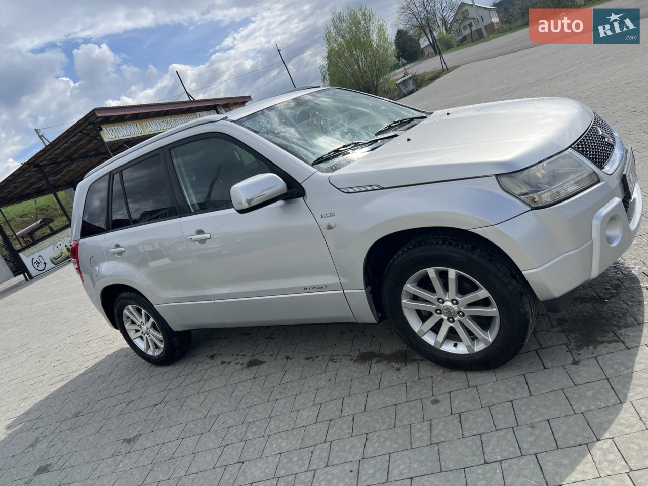 Продаю автомобіль у доброму стані вкладень не потребує.Все працює добре заводиться.Вся екологія видалена машина прошита  під євро2.Турбіна відреставрована.Новий генератор.Замінено новий комплект щеплення пів року тому.Замінені всі масла та розхідники.Машина дуже добре доглянута. 