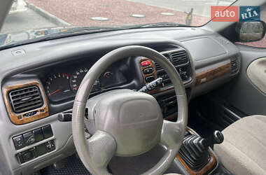 Позашляховик / Кросовер Suzuki Grand Vitara 2001 в 