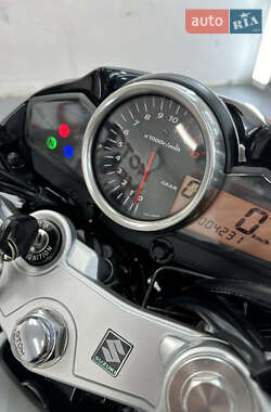 Спортбайк Suzuki GSR 250 2013 в 