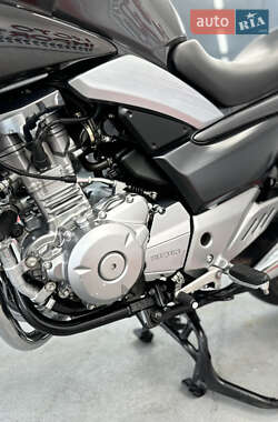 Спортбайк Suzuki GSR 250 2013 в 