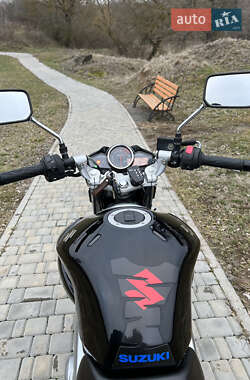 Мотоцикл Классік Suzuki GSR 250 2016 в 