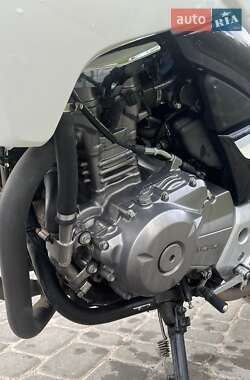 Мотоцикл Без обтекателей (Naked bike) Suzuki GSR 250 2016 в 