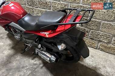 Мотоцикл Без обтекателей (Naked bike) Suzuki GSR 250 2012 в 
