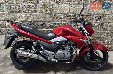Мотоцикл Без обтекателей (Naked bike) Suzuki GSR 250 2012 в 