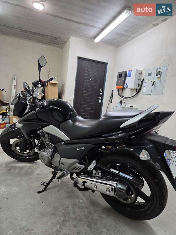 Мотоцикл Классик Suzuki GSR 250 2015 в Борисполе