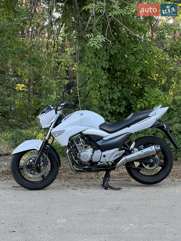 Мотоцикл Без обтекателей (Naked bike) Suzuki GSR 250 2015 в Киеве