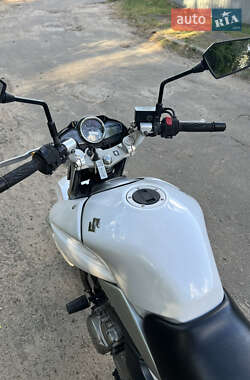 Мотоцикл Без обтекателей (Naked bike) Suzuki GSR 250 2015 в 