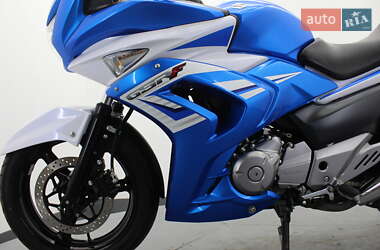Мотоцикл Спорт-туризм Suzuki GSR 250 2017 в  фото 12 Мотоцикл Спорт-туризм Suzuki GSR 250 2017 в