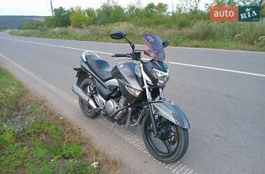 Мотоцикл Без обтекателей (Naked bike) Suzuki GSR 250 2015 в 