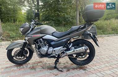 Мотоцикл Классік Suzuki GSR 250 2017 в 