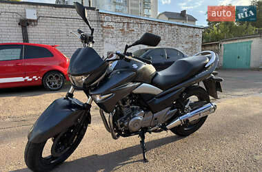 Мотоцикл Без обтекателей (Naked bike) Suzuki GSR 250 2012 в 