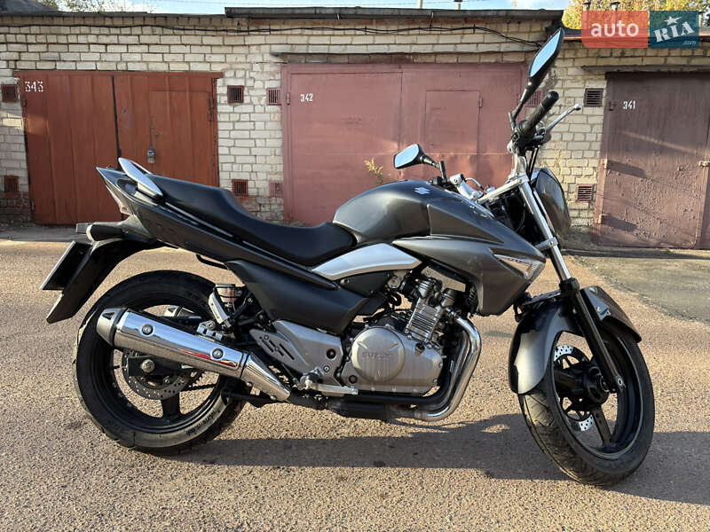 Мотоцикл Без обтекателей (Naked bike) Suzuki GSR 250 2012 в Чернигове