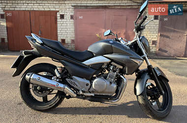 Мотоцикл Без обтекателей (Naked bike) Suzuki GSR 250 2012 в 