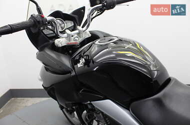 Мотоцикл Спорт-туризм Suzuki GSR 250 2017 в 