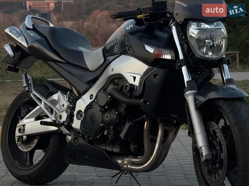 Suzuki GSR 400 2008