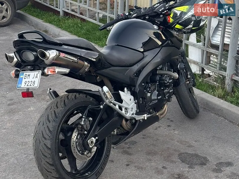 Suzuki GSR 400 2010