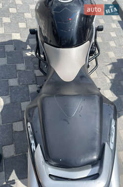 Мотоцикл Классік Suzuki GSR 600 2006 в 