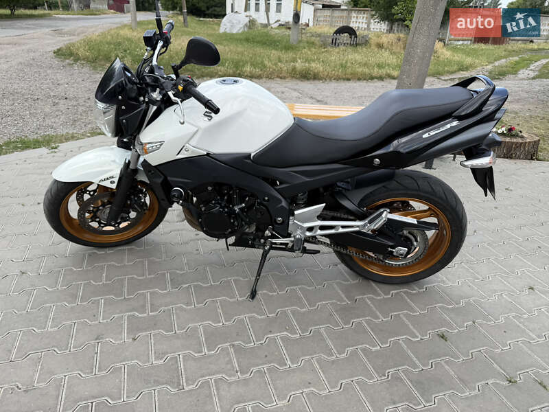 Мотоцикл Без обтікачів (Naked bike) Suzuki GSR 600 2010 в Одесі