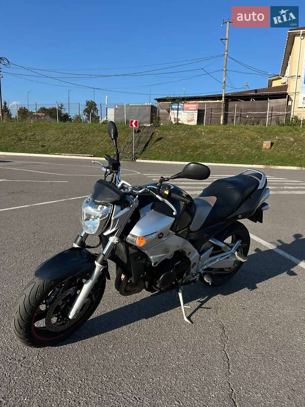 Suzuki GSR 600 2006
