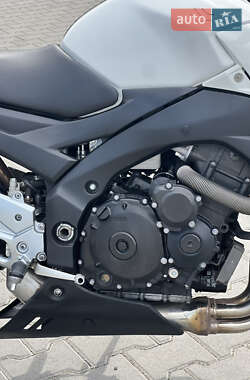 Мотоцикл Без обтекателей (Naked bike) Suzuki GSR 600 2010 в 