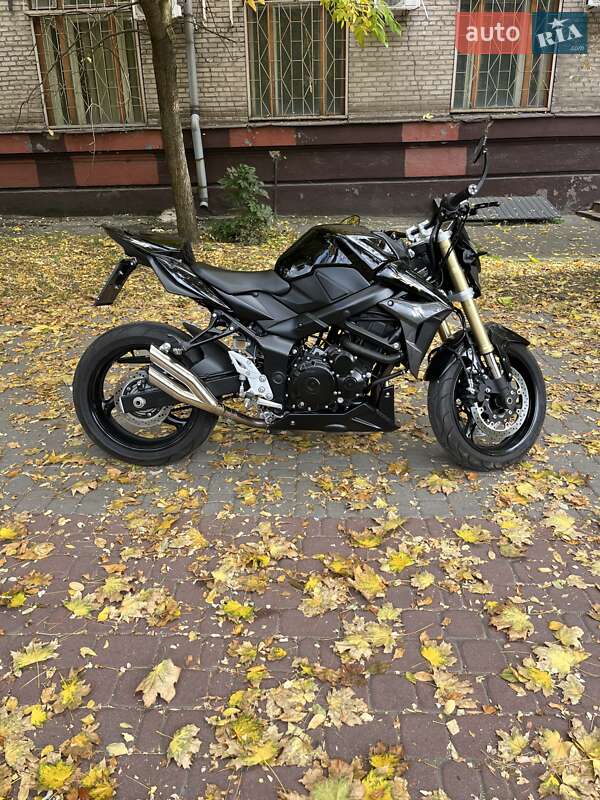 Спортбайк Suzuki GSR 750 2012 в Запорожье фото 9 Спортбайк Suzuki GSR 750 2012 в Запорожье