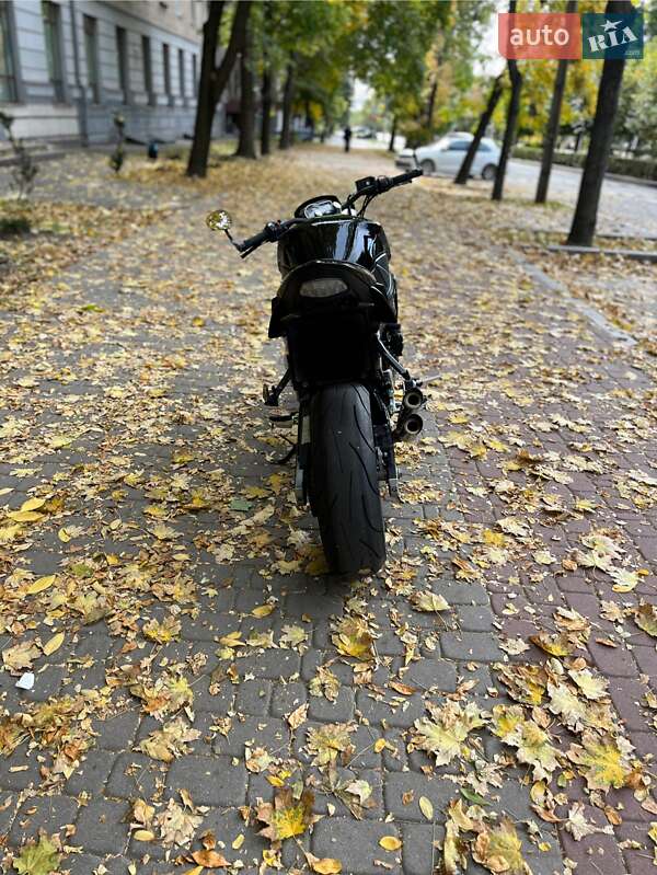 Спортбайк Suzuki GSR 750 2012 в Запорожье фото 3 Спортбайк Suzuki GSR 750 2012 в Запорожье