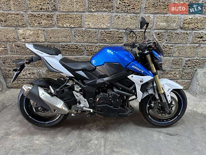 Мотоцикл Без обтікачів (Naked bike) Suzuki GSR 750 2013 в  фото Мотоцикл Без обтікачів (Naked bike) Suzuki GSR 750 2013 в