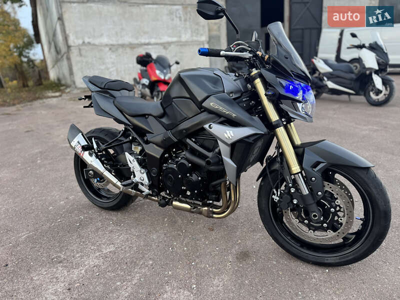 Suzuki GSR 750 2015