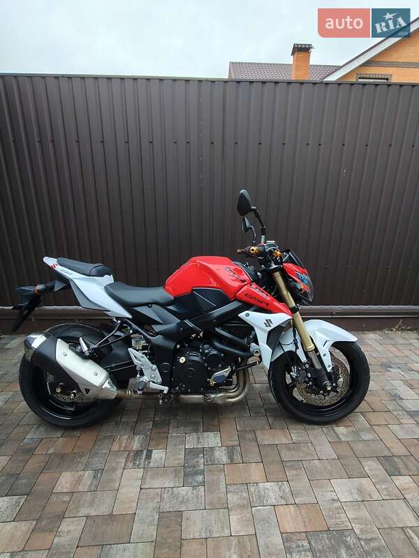 Suzuki GSR 750 2016 Suzuki GSR 750 2016