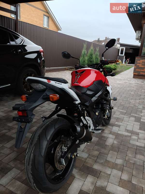 Мотоцикл Без обтекателей (Naked bike) Suzuki GSR 750 2016 в Белогородке фото 31 Мотоцикл Без обтекателей (Naked bike) Suzuki GSR 750 2016 в Белогородке
