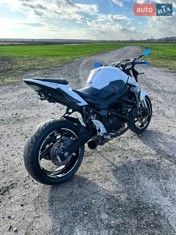 Мотоцикл Без обтекателей (Naked bike) Suzuki GSR 750 2012 в Харькове фото 6 Мотоцикл Без обтекателей (Naked bike) Suzuki GSR 750 2012 в Харькове