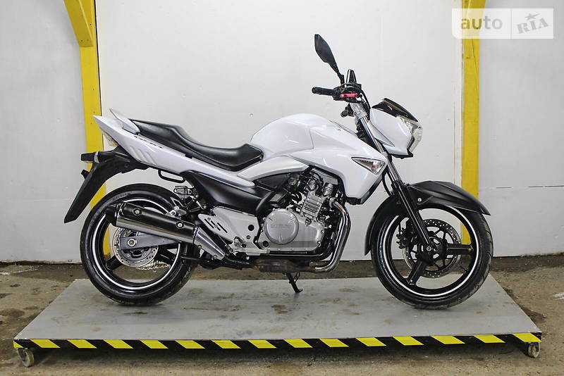 Suzuki GSR