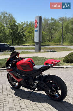 Спортбайк Suzuki GSX-R 1000 2006 в 