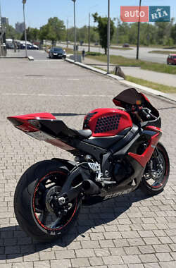 Спортбайк Suzuki GSX-R 1000 2006 в 