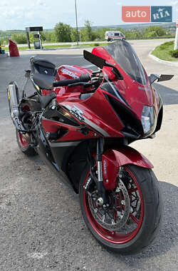 Спортбайк Suzuki GSX-R 1000 2025 в 