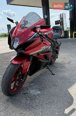 Спортбайк Suzuki GSX-R 1000 2025 в 