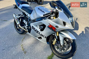 Спортбайк Suzuki GSX-R 1000 2004 в 