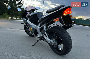 Спортбайк Suzuki GSX-R 1000 2002 в 