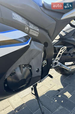 Спортбайк Suzuki GSX-R 1000 2014 в 