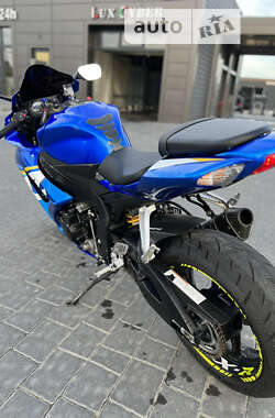 Спортбайк Suzuki GSX-R 600 2007 в 