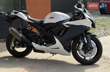 Спортбайк Suzuki GSX-R 600 2023 в 