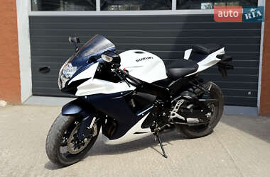 Спортбайк Suzuki GSX-R 600 2023 в 
