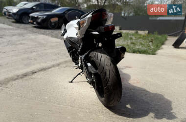 Спортбайк Suzuki GSX-R 600 2023 в 
