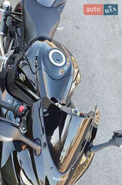 Спортбайк Suzuki GSX-R 600 2010 в 