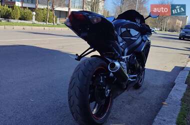 Спортбайк Suzuki GSX-R 600 2010 в 