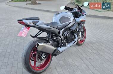 Спортбайк Suzuki GSX-R 600 2023 в 